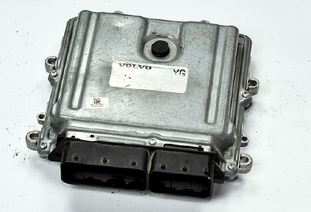 TOYOTO CROWN ÇIKMA YEDEK PARÇA MOTOR BEYNİ_83B